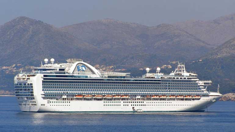 Ηράκλειο: Έδεσε στο λιμάνι το πολυτελές «Princess Emerald»